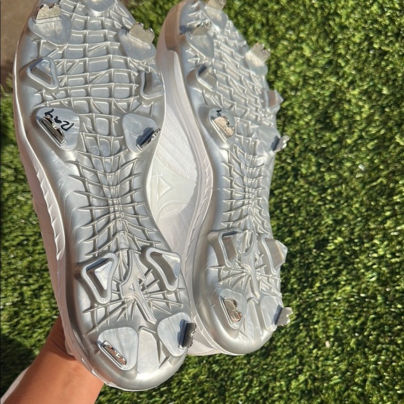 Mizuno Dominate Knit Women’s Softball Spike Metal Cleats Size 8 New w/o Tags - Picture 8 of 9